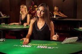 Meja live-dealer baccarat dan roulette